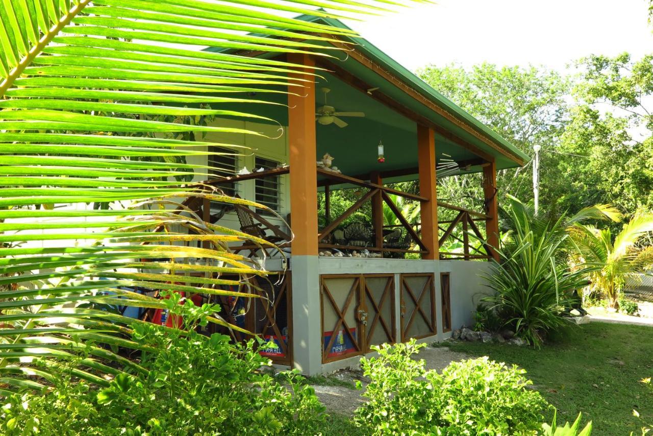 Maya Hill Lodge Black Man Eddy Екстериор снимка